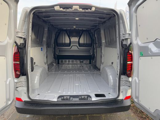 Volkswagen Transporter 2.0 TDI L2H1 30 Life | Bijrijdersbank | Climate Control | Achteruitrijcamera ActivLease financial lease