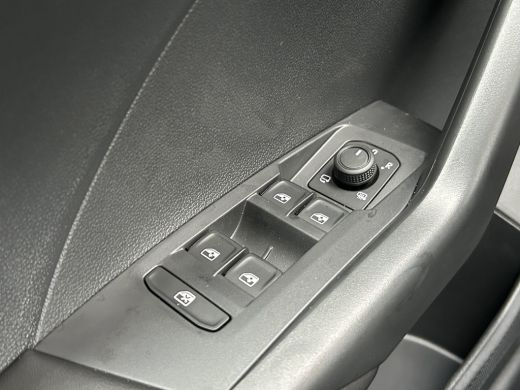Volkswagen T-Cross Volkswagen Life Edition | 'App-Connect' draadloze smartphone integratie | Achterlichten LED | Afs... ActivLease financial lease