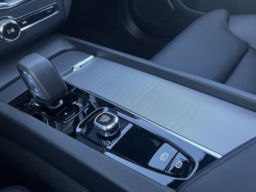 Volvo  XC60 Volvo Recharge T6 AWD Plus Dark | Achteruitrijcamera | Apple Carplay/Android Auto | Apple Carplay... ActivLease financial lease