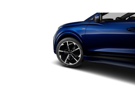 Audi Q4 e-tron Audi S edition | 3-zone airconditioning | Achterklep, automatisch bedienbaar | Achteruitrijcamera ActivLease financial lease