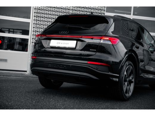 Audi Q4 e-tron Audi S edition | 3-zone airconditioning | Achterklep, automatisch bedienbaar | Achteruitrijcamera ActivLease financial lease