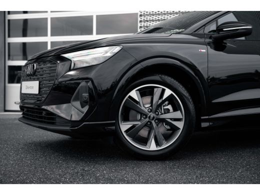 Audi Q4 e-tron Audi S edition | 3-zone airconditioning | Achterklep, automatisch bedienbaar | Achteruitrijcamera ActivLease financial lease