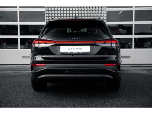 Audi Q4 e-tron Audi S edition | 3-zone airconditioning | Achterklep, automatisch bedienbaar | Achteruitrijcamera ActivLease financial lease