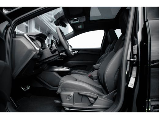 Audi Q4 e-tron Audi S edition | 3-zone airconditioning | Achterklep, automatisch bedienbaar | Achteruitrijcamera ActivLease financial lease