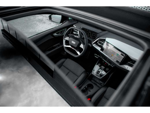 Audi Q4 e-tron Audi S edition | 3-zone airconditioning | Achterklep, automatisch bedienbaar | Achteruitrijcamera ActivLease financial lease