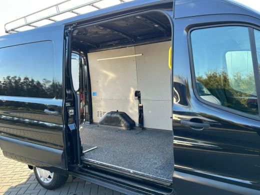 Ford Transit 2.0 TDCI EURO 6 / L2H2 / TREND / 1e EIG. / IMPERIAAL / 2.45 TONS TREKHAAK / AIRCO / CRUISE / 3-ZITS ActivLease financial lease