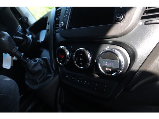 Iveco Daily 35S14V 2.3 352 H3 L-2 Navigatie, L2 H3, Trekhaak, Airco ActivLease financial lease