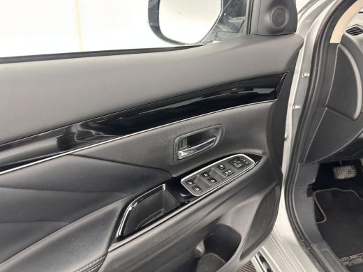 Mitsubishi Outlander 2.4 PHEV Intense AWD (INCL-BTW) *FULL-LED | LEATHER-MICROFIBRE | COMFORT-SEATS | CARPLAY | CAMERA... ActivLease financial lease