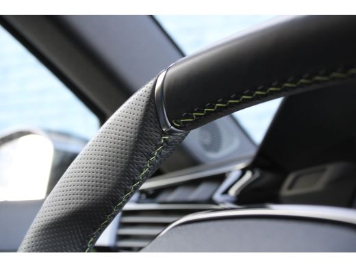 Peugeot 308 SW 1.2 PureTech GT | Achterbank in 3 delen neerklapbaar met skiluik | Achteropkomend verkeer waar... ActivLease financial lease