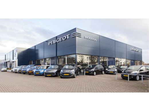 Peugeot 308 SW 1.2 PureTech GT | Achterbank in 3 delen neerklapbaar met skiluik | Achteropkomend verkeer waar... ActivLease financial lease