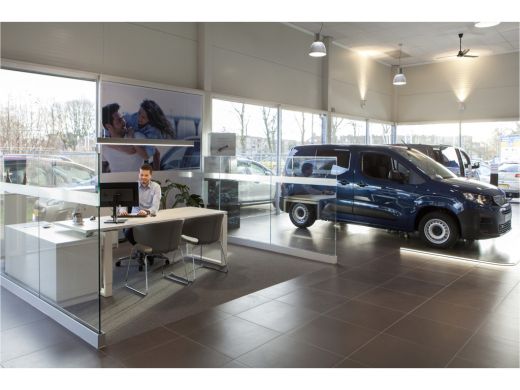 Peugeot 308 SW 1.2 PureTech GT | Achterbank in 3 delen neerklapbaar met skiluik | Achteropkomend verkeer waar... ActivLease financial lease