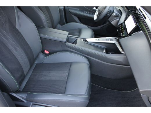 Peugeot 308 SW 1.2 PureTech GT | Achterbank in 3 delen neerklapbaar met skiluik | Achteropkomend verkeer waar... ActivLease financial lease