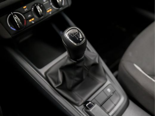 Skoda Scala 1.0 TSI Active Sport (APPLE CARPLAY, AIRCO, STOELVERWARMING, ELEK PAKKET, ARMSTEUN, SPORTSTOELEN,... ActivLease financial lease
