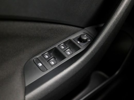 Skoda Scala 1.0 TSI Active Sport (APPLE CARPLAY, AIRCO, STOELVERWARMING, ELEK PAKKET, ARMSTEUN, SPORTSTOELEN,... ActivLease financial lease