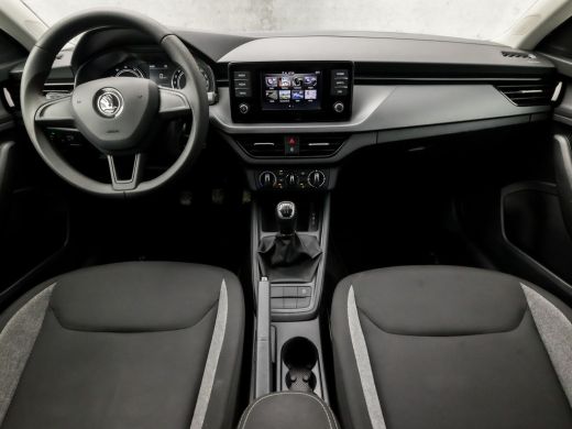 Skoda Scala 1.0 TSI Active Sport (APPLE CARPLAY, AIRCO, STOELVERWARMING, ELEK PAKKET, ARMSTEUN, SPORTSTOELEN,... ActivLease financial lease