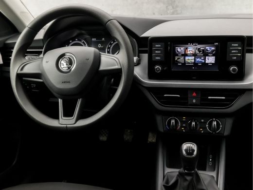 Skoda Scala 1.0 TSI Active Sport (APPLE CARPLAY, AIRCO, STOELVERWARMING, ELEK PAKKET, ARMSTEUN, SPORTSTOELEN,... ActivLease financial lease