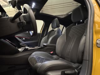 Peugeot e-208 Peugeot EV GT Pack 50 kWh | Achteruitrijcamera | Afwijkende dakkleur | Airco (automatisch)