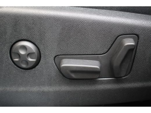 Peugeot 3008 Peugeot 1.6 225PK GT Black Pack HYbrid | Adaptieve C. | 360 Cam | Massage | Focal Audio | LMV 19"... ActivLease financial lease