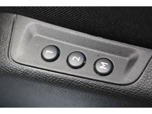 Peugeot 3008 Peugeot 1.6 225PK GT Black Pack HYbrid | Adaptieve C. | 360 Cam | Massage | Focal Audio | LMV 19"... ActivLease financial lease