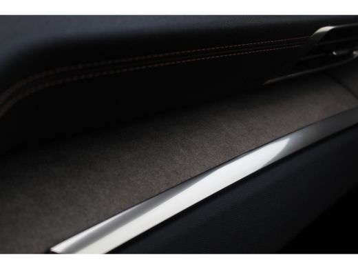 Peugeot 3008 Peugeot 1.6 225PK GT Black Pack HYbrid | Adaptieve C. | 360 Cam | Massage | Focal Audio | LMV 19"... ActivLease financial lease