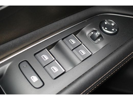 Peugeot 3008 Peugeot 1.6 225PK GT Black Pack HYbrid | Adaptieve C. | 360 Cam | Massage | Focal Audio | LMV 19"... ActivLease financial lease