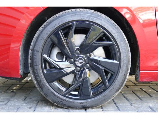 Opel Astra Opel1.6 HYBRID 180PK GS LEVEL 4 AUTOMAAT / NAVI / CLIMA / PDC / CAMERA V+A / 17" LMV / PANO.DAK /... ActivLease financial lease