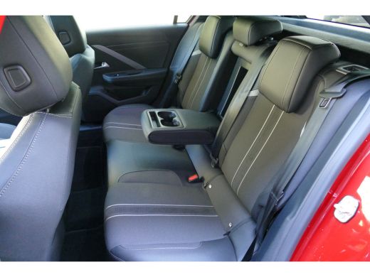 Opel Astra Opel1.6 HYBRID 180PK GS LEVEL 4 AUTOMAAT / NAVI / CLIMA / PDC / CAMERA V+A / 17" LMV / PANO.DAK /... ActivLease financial lease
