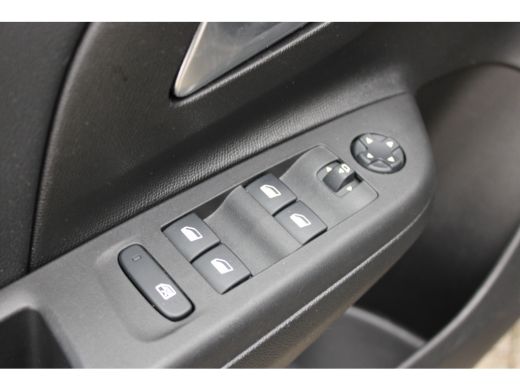 Opel Corsa Opel 1.2 Turbo 100pk Elegance / Navigatie / Draadloos telefoonlader / Parkeersensoren / Carplay /... ActivLease financial lease