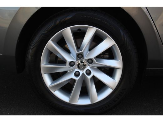 Skoda Superb Combi 1.5 TSI ACT Business Edition Plus | Memory St. | ACC | Camera | Trekhaak | LED | PDC V&A | ... ActivLease financial lease