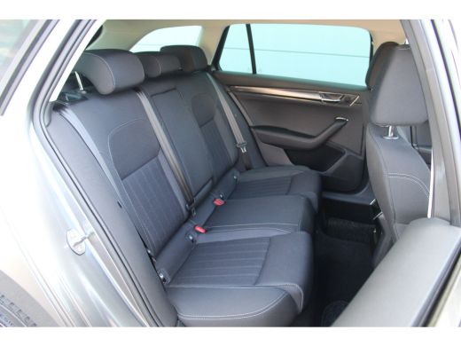 Skoda Superb Combi 1.5 TSI ACT Business Edition Plus | Memory St. | ACC | Camera | Trekhaak | LED | PDC V&A | ... ActivLease financial lease