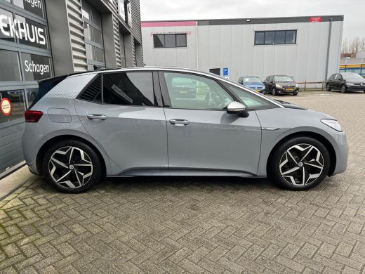 Volkswagen ID.3 204 pk First Plus 58 kWh | Achteruitrijcamera | Navigatie | Stoelverwarming | ActivLease financial lease