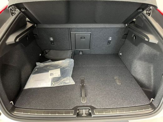 Volvo  C40 Volvo Recharge Plus 69 kWh | Achterspoiler | Achterspoiler | Achteruitrijcamera ActivLease financial lease