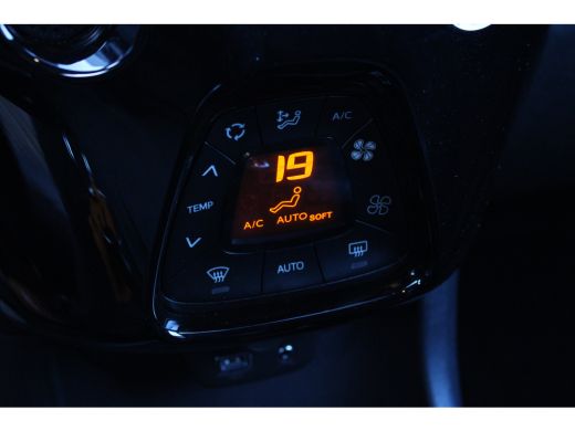 Peugeot 108 1.0 e-VTi Allure | Navi by app | Camera | Climate control | Lichtmetaal | ActivLease financial lease