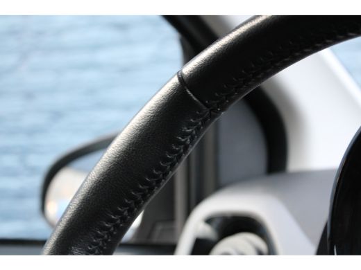 Peugeot 108 1.0 e-VTi Allure | Navi by app | Camera | Climate control | Lichtmetaal | ActivLease financial lease