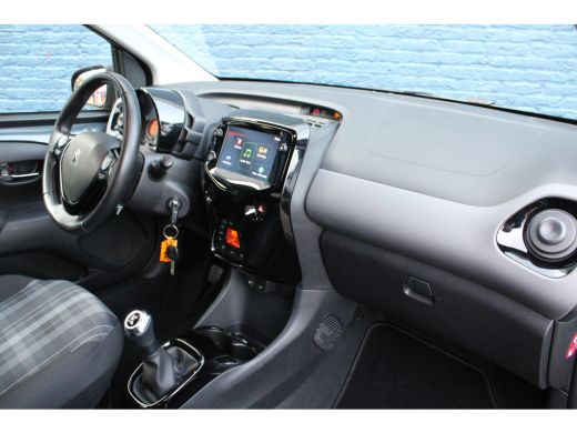 Peugeot 108 1.0 e-VTi Allure | Navi by app | Camera | Climate control | Lichtmetaal | ActivLease financial lease