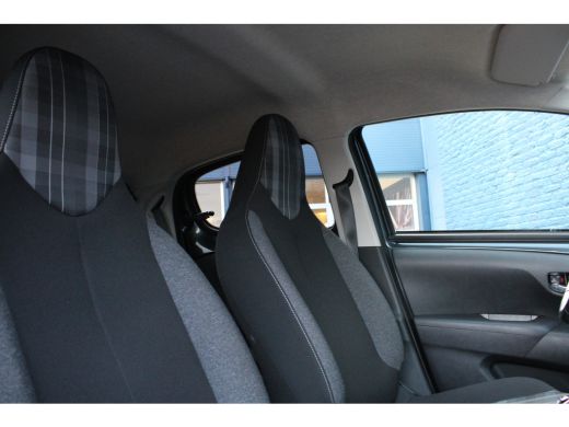 Peugeot 108 1.0 e-VTi Allure | Navi by app | Camera | Climate control | Lichtmetaal | ActivLease financial lease