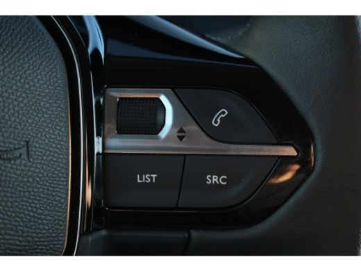 Peugeot 208 1.2 Allure | Climate & Cruise C. | Donker Glas | 16'' LMV | Carplay | Park Assist | DAB | ActivLease financial lease