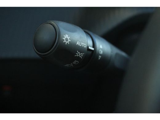 Peugeot 208 1.2 Allure | Climate & Cruise C. | Donker Glas | 16'' LMV | Carplay | Park Assist | DAB | ActivLease financial lease
