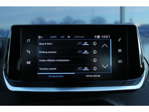 Peugeot 208 1.2 Allure | Climate & Cruise C. | Donker Glas | 16'' LMV | Carplay | Park Assist | DAB | ActivLease financial lease