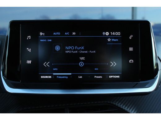 Peugeot 208 1.2 Allure | Climate & Cruise C. | Donker Glas | 16'' LMV | Carplay | Park Assist | DAB | ActivLease financial lease