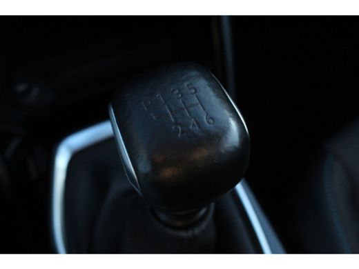 Peugeot 208 1.2 Allure | Climate & Cruise C. | Donker Glas | 16'' LMV | Carplay | Park Assist | DAB | ActivLease financial lease
