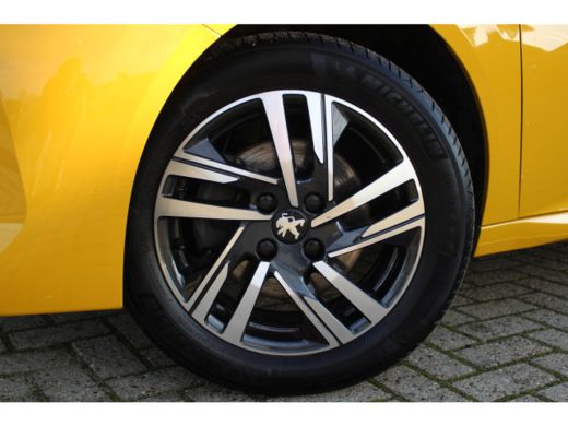 Peugeot 208 1.2 Allure | Climate & Cruise C. | Donker Glas | 16'' LMV | Carplay | Park Assist | DAB | ActivLease financial lease