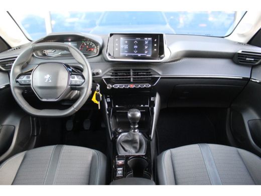 Peugeot 208 1.2 Allure | Climate & Cruise C. | Donker Glas | 16'' LMV | Carplay | Park Assist | DAB | ActivLease financial lease