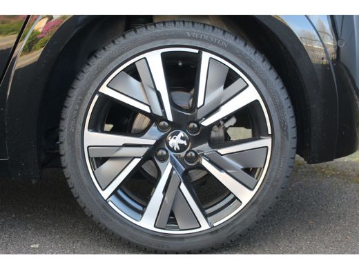 Peugeot 208 1.2 GT | LED | 17" LMV | Camera | Navi | Climate & Cruise C. | ActivLease financial lease