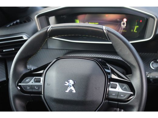 Peugeot 208 1.2 GT | LED | 17" LMV | Camera | Navi | Climate & Cruise C. | ActivLease financial lease