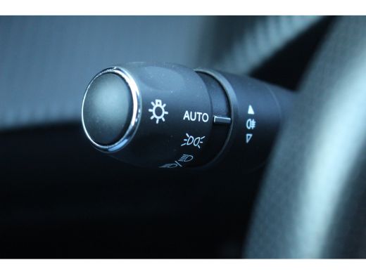 Peugeot 208 1.2 GT | LED | 17" LMV | Camera | Navi | Climate & Cruise C. | ActivLease financial lease