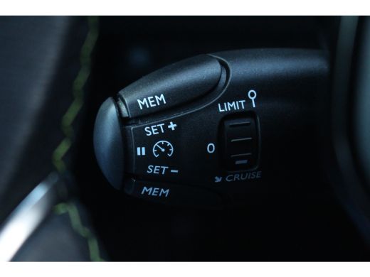 Peugeot 208 1.2 GT | LED | 17" LMV | Camera | Navi | Climate & Cruise C. | ActivLease financial lease