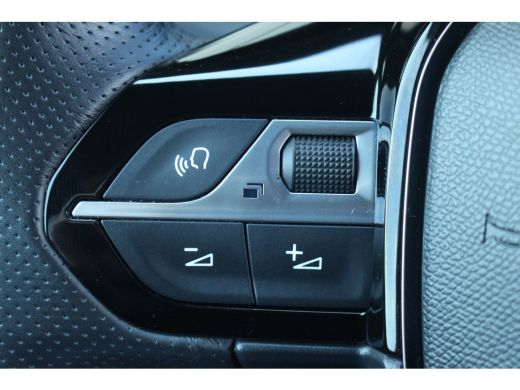 Peugeot 208 1.2 GT | LED | 17" LMV | Camera | Navi | Climate & Cruise C. | ActivLease financial lease