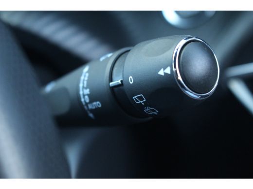 Peugeot 208 1.2 GT | LED | 17" LMV | Camera | Navi | Climate & Cruise C. | ActivLease financial lease