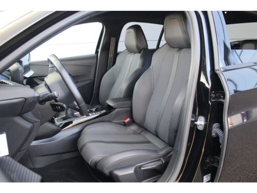 Peugeot 208 1.2 GT | LED | 17" LMV | Camera | Navi | Climate & Cruise C. | ActivLease financial lease